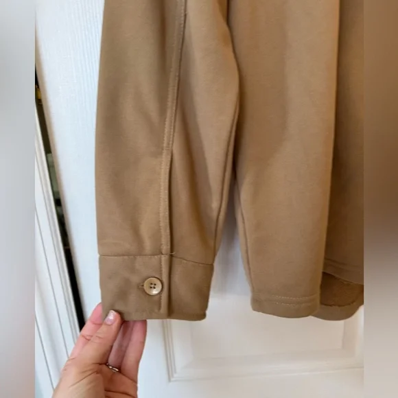 Bagatelle Collection size large Women’s Tan Button Up Shirt Jacket Shacket - Picture 6 of 8